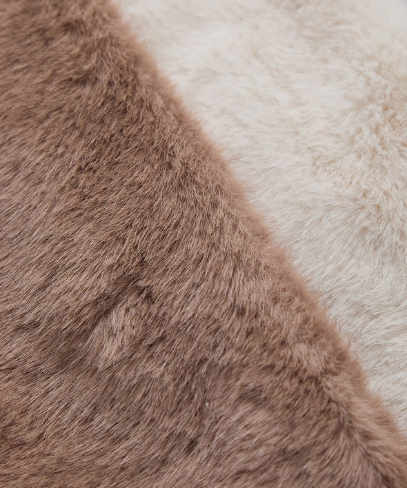 ティペット付きフェイクファーコート