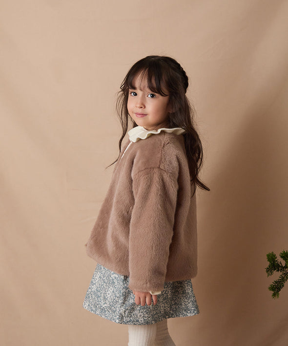 ティペット付きフェイクファーコート