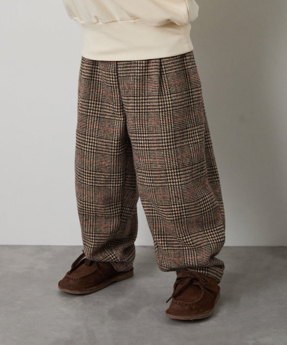 チェック柄テーパードパンツ