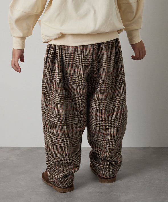 チェック柄テーパードパンツ